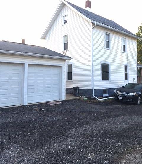 1st image of 226 E 9th St