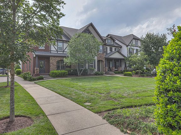 4th image of 503 Vintage Green Ln