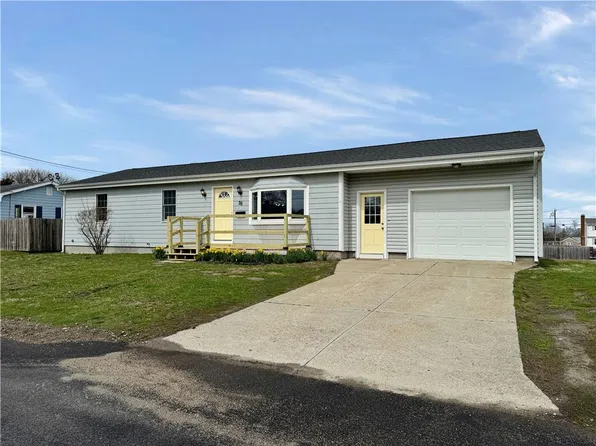 26 Kenyon Rd, Tiverton, RI 02878