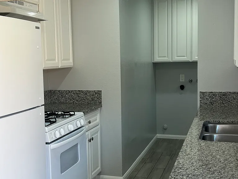 16578 Vine St #A — Photo 15