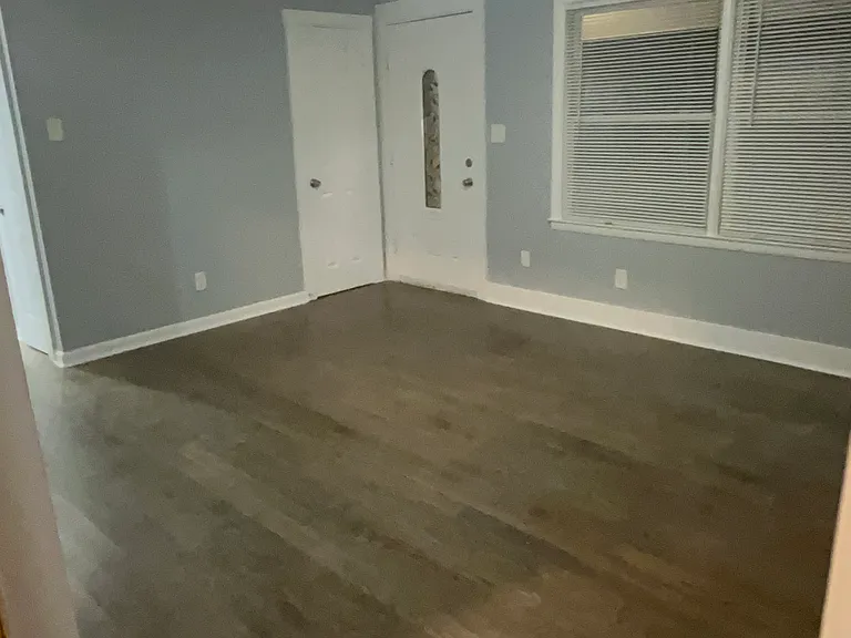 8206 Sussex Dr — Photo 3