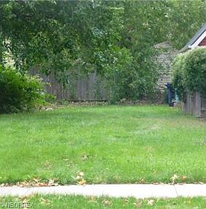 2nd image of 1852 W 44th St