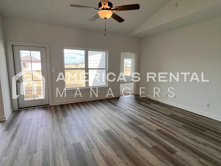 19617 Amberley Rd — Photo 5