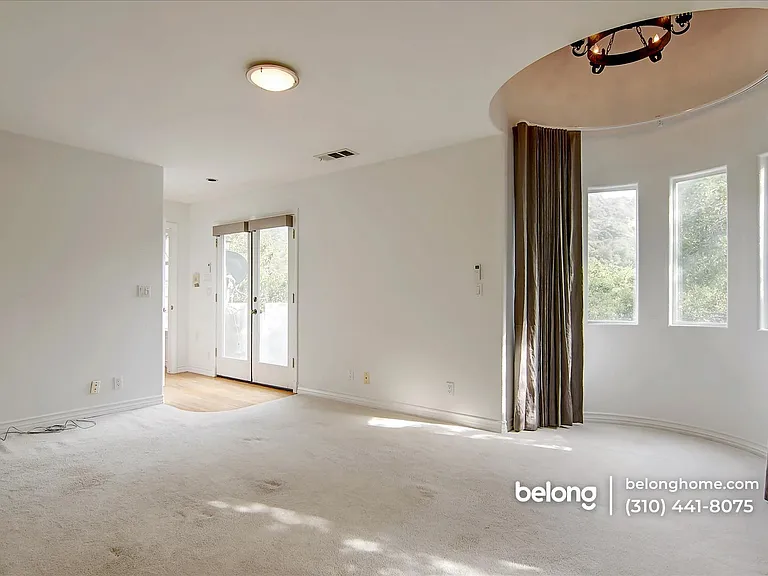 8527 Wonderland Ave — Photo 33