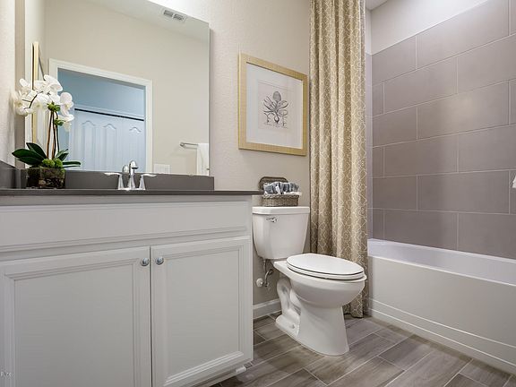 3rd image of 4068 Heatherbrook Pl