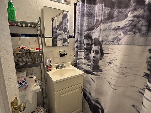 4th image of 410 Washington St APT 4