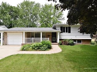 421 S 9th St, St Charles, IL 60174