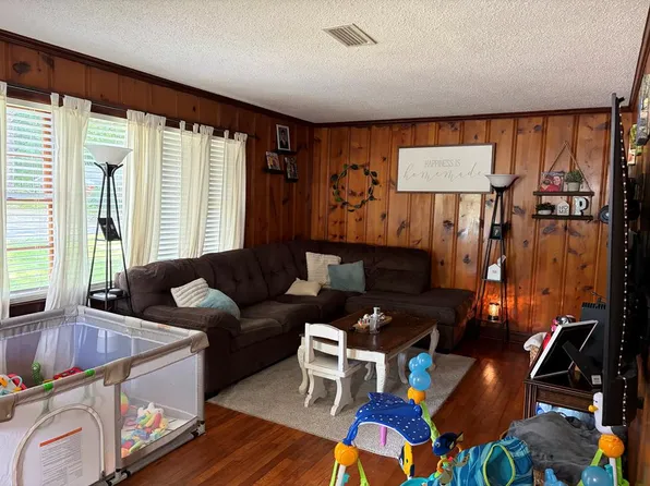 109 Wiggins Ave, Frisco City, AL 36445