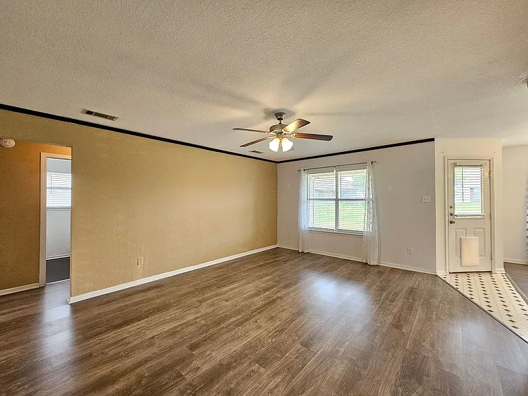 4609 Telluride Dr — Photo 3