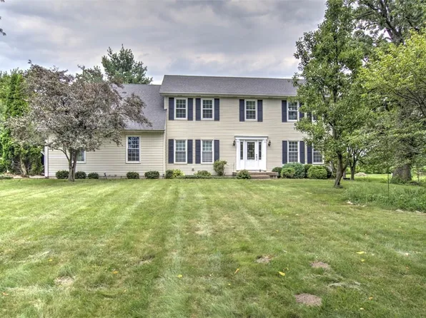 8566 Hickory Hills Dr, Argenta, IL 62501