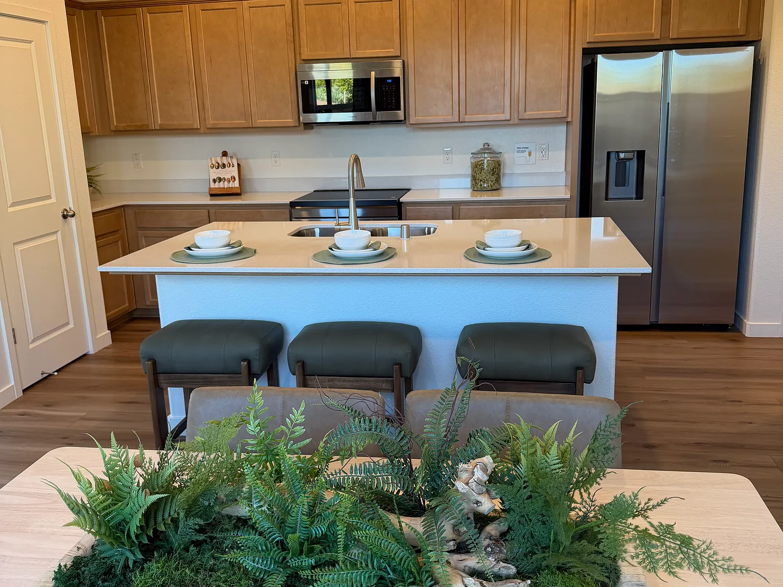 3 bed, 1565 sqft, $3,250 — Photo 2