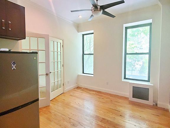 4th image of 411 E 6th St #2R