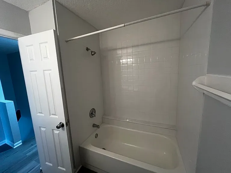 full bath shower / tub
