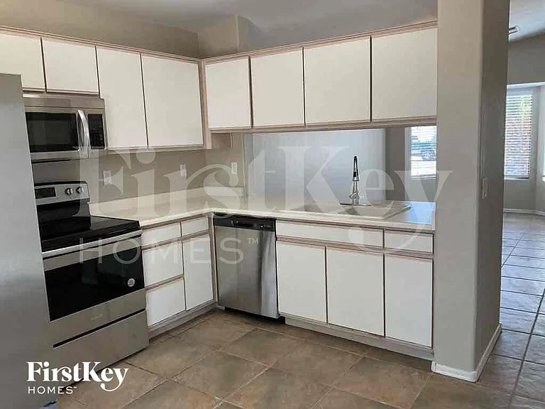 1338 W Mesquite Ave — Photo 5