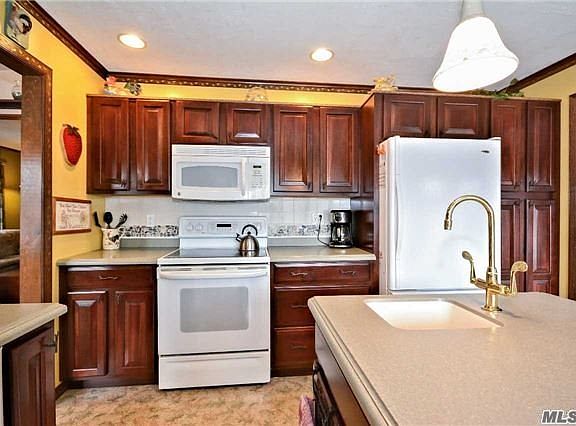 4th image of 16 Skyview Ln