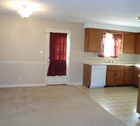 4th image of 1042 Angela Dr