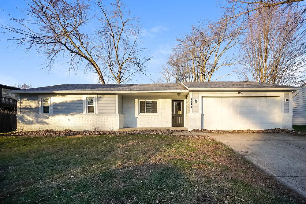 3 bed, 2.5 bath, 1316 sqft, $1,805 — Photo 1
