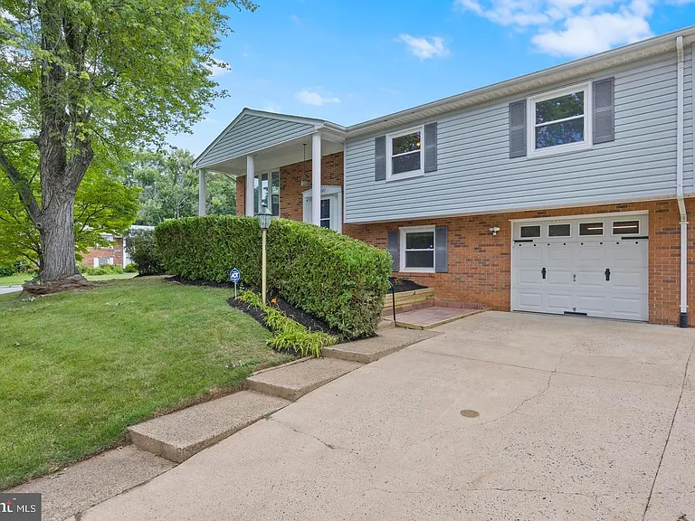 13501 Kelmont Ct — Photo 1