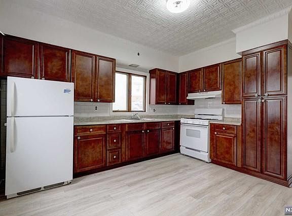 2nd image of 58 Westervelt Ave Floor 1
