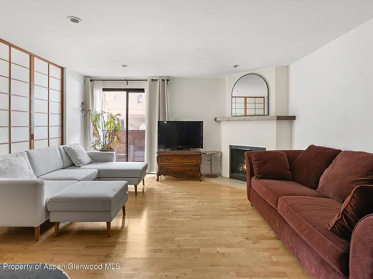 935 E Hopkins Ave #7 — Photo 8