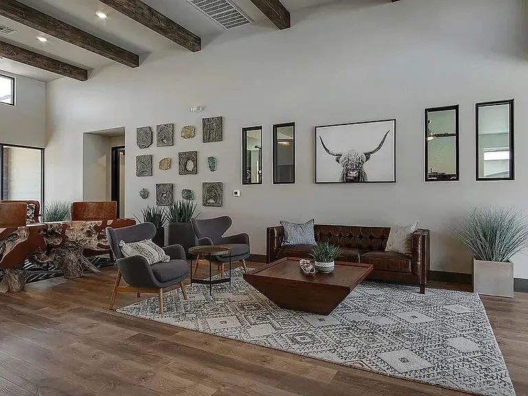 Silverado Apartments — Photo 11