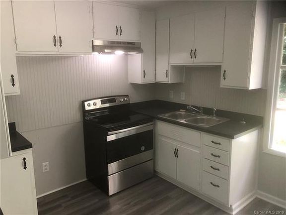 4th image of 3620 W Franklin Blvd