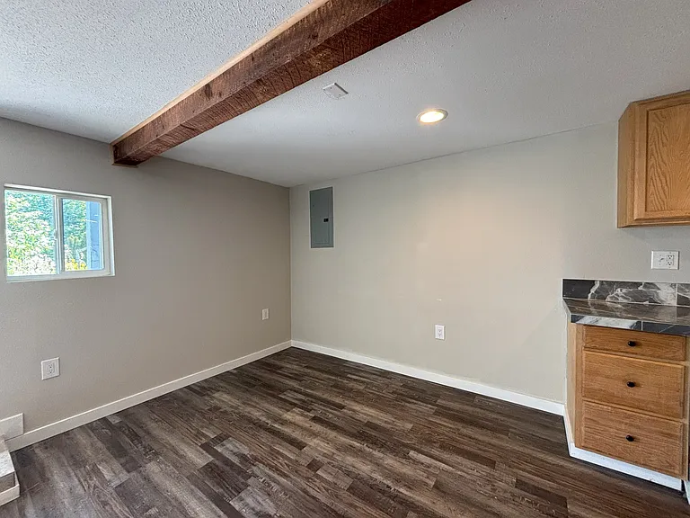 814 Chester Ave #B — Photo 5
