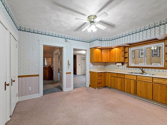 2nd image of 125 W Bloss St
