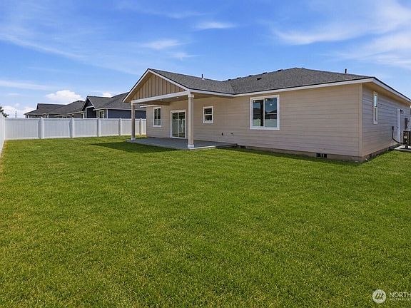 2nd image of 909 NE 6th Avenue