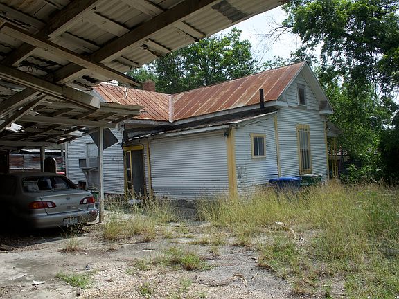 2nd image of 601 N Chupaderas