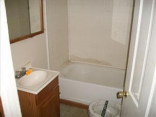 5th image of 119 Woodlawn St