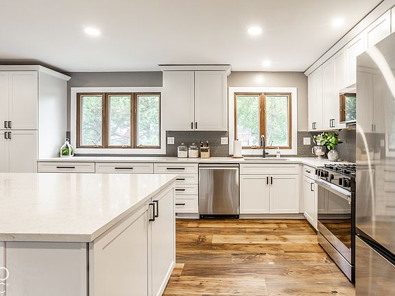 5th image of 2209 Center Dr