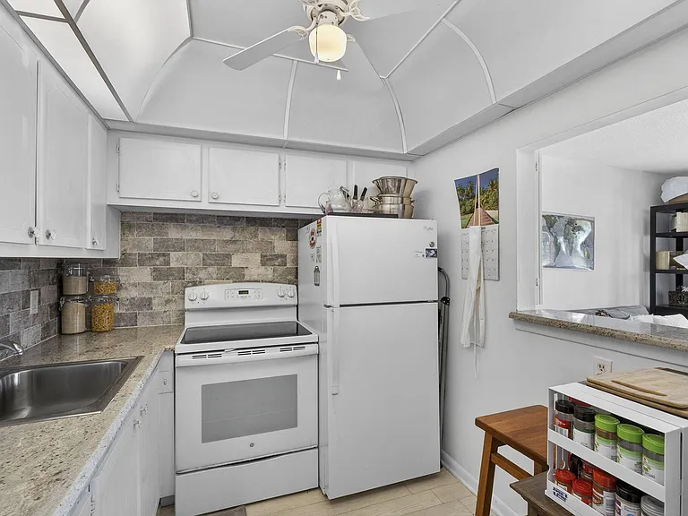 106 Camden E — Photo 13