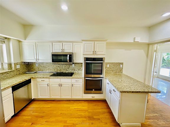 4th image of 1524 Mantua Ave