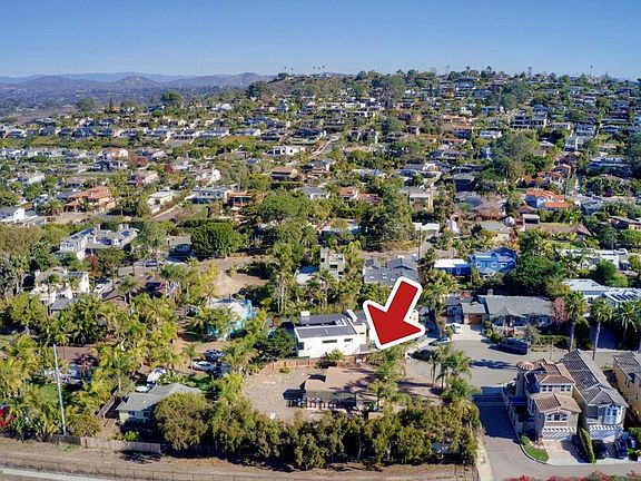 2nd image of 601 N Cedros Ave