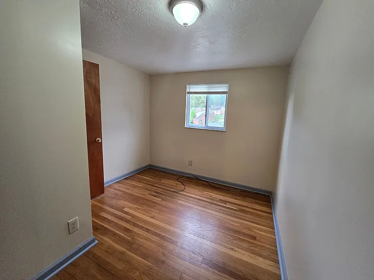 3 Bedroom Townhouse - Penn Hills School District - Available NOW! — Photo 8
