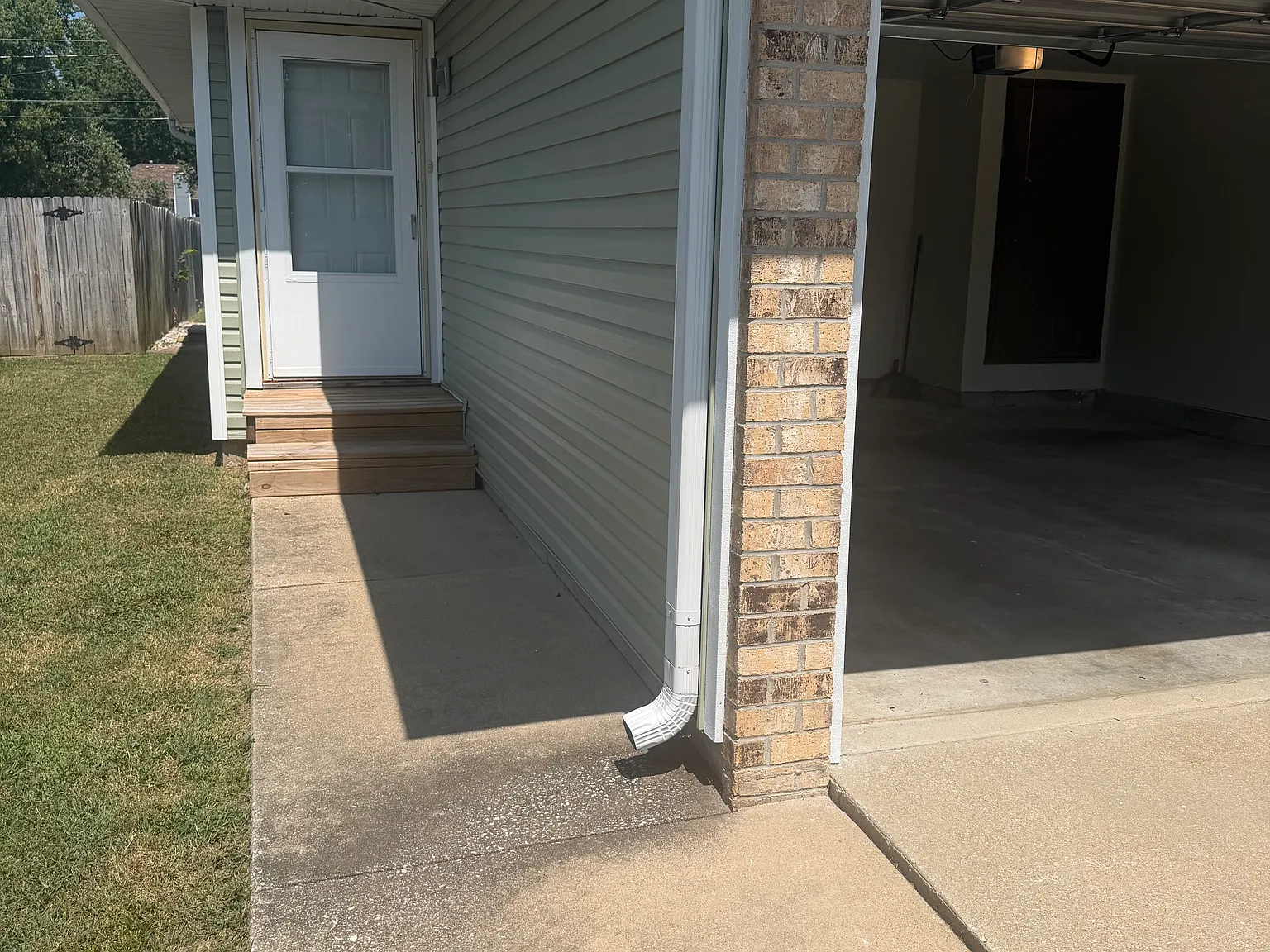 723 W Edgewood St — Photo 2