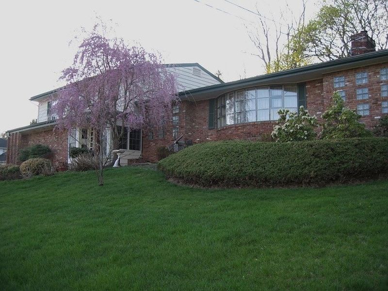 1st image of 98 Ryerson Ave
