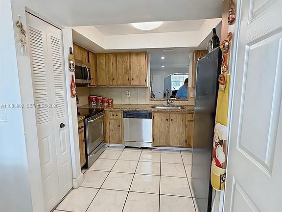 5th image of 1040 NW 80th Ave APT 203