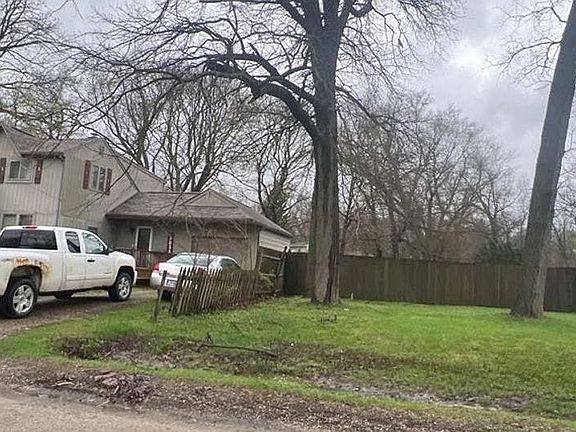 2nd image of 3033 Cloverdale