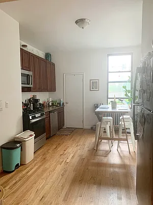 Rented by EXR | media 10