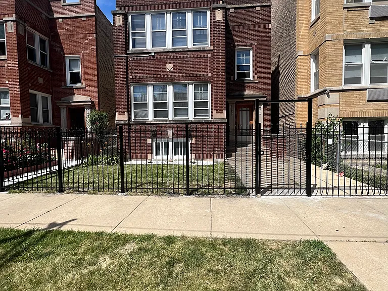 2452 N Hamlin Ave #2 — Photo 14