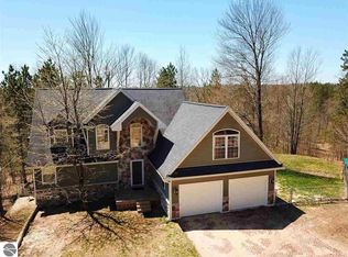 11622 Hilltop Ln, Cadillac, MI 49601