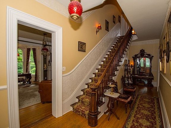 4th image of 1105 W Vistula St