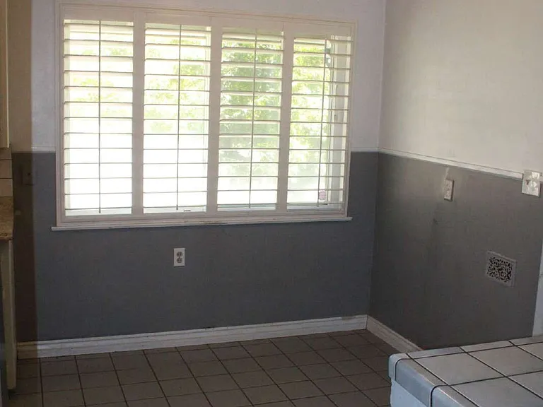 5677 N Millbrook Ave — Photo 12