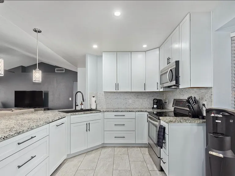 3625 W Kesler Ln — Photo 9