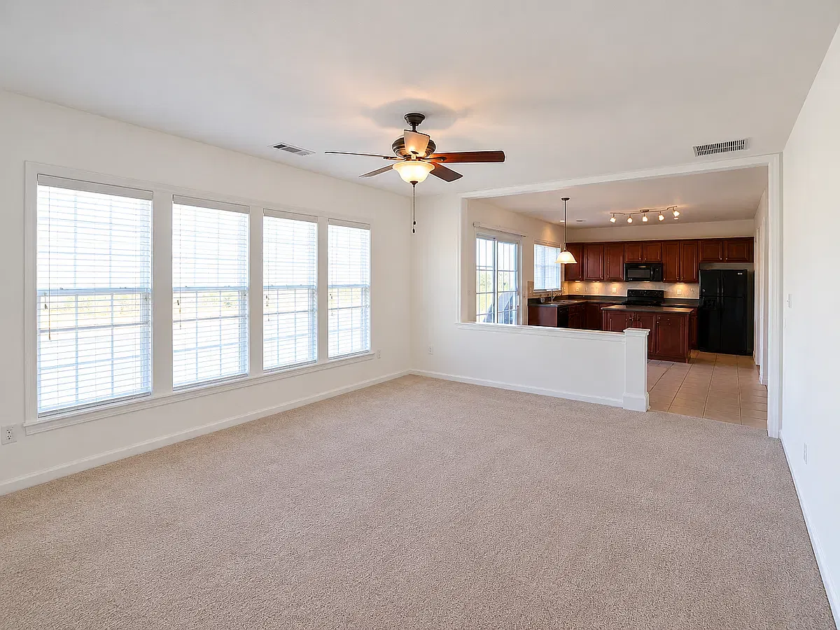 4 bed, 2.5 bath, 1992 sqft, $2,799 — Photo 3