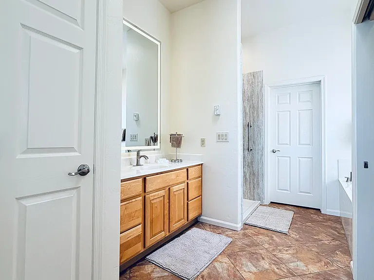 1465 W Bridalveil Pl — Photo 30