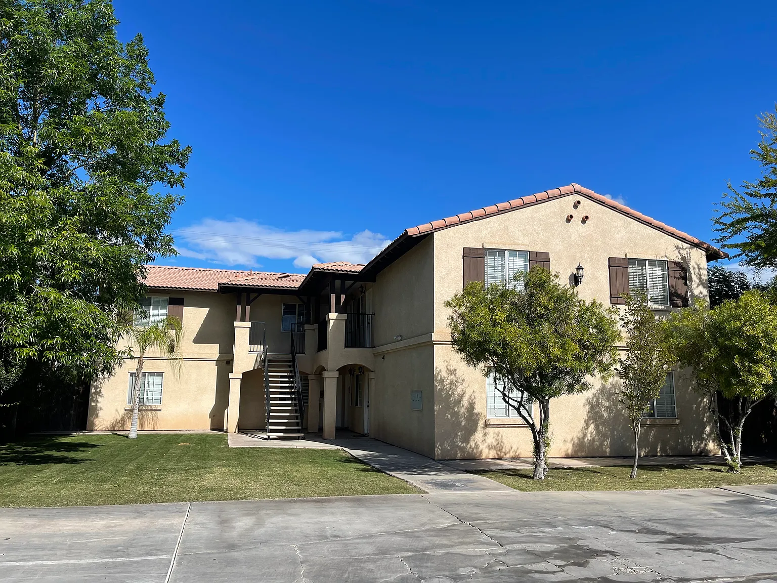 2 bed, 1.5 bath, 900 sqft, $1,400 — Photo 1