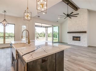 400 Glade Crst, Azle, TX 76020